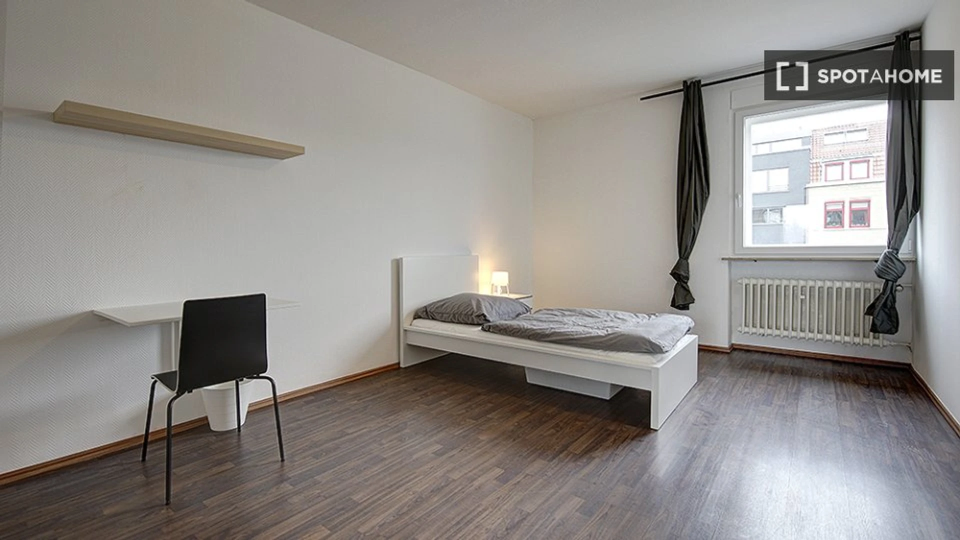 Bright private room in Stuttgart