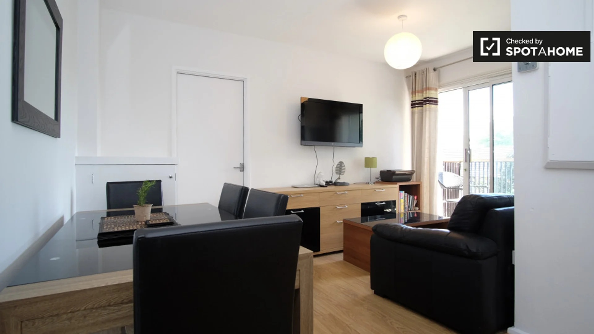 Quarto de estudante económico com localização conveniente em 
