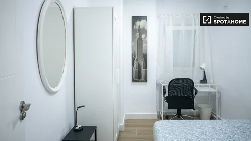 Prywatny pokój Carrer de Lluís Lamarca, obraz 12 18