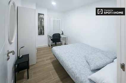 Prywatny pokój Carrer de Lluís Lamarca, obraz 13 18