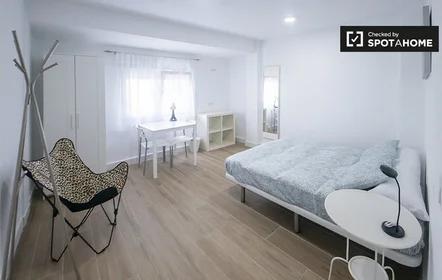 Prywatny pokój Carrer de Lluís Lamarca, obraz 15 18