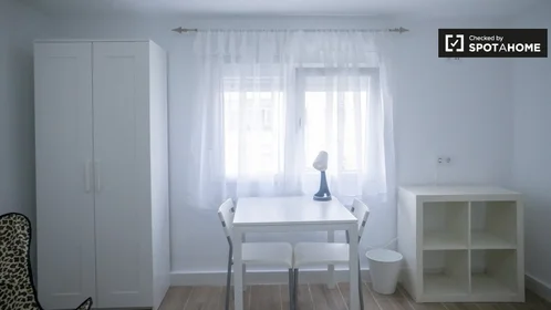 Prywatny pokój Carrer de Lluís Lamarca, obraz 16 18