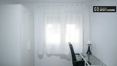 Prywatny pokój Carrer de Lluís Lamarca, obraz 4 18