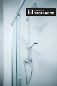 Prywatny pokój Carrer de Lluís Lamarca, obraz 10 18