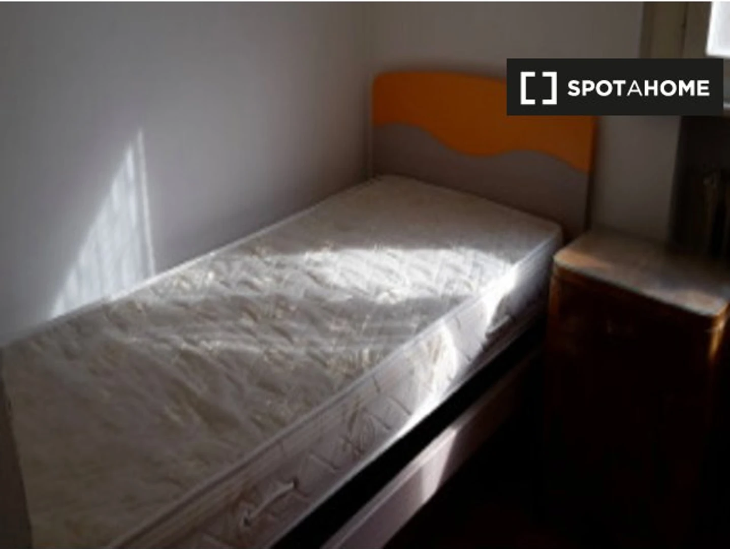 Bright private room in Trento