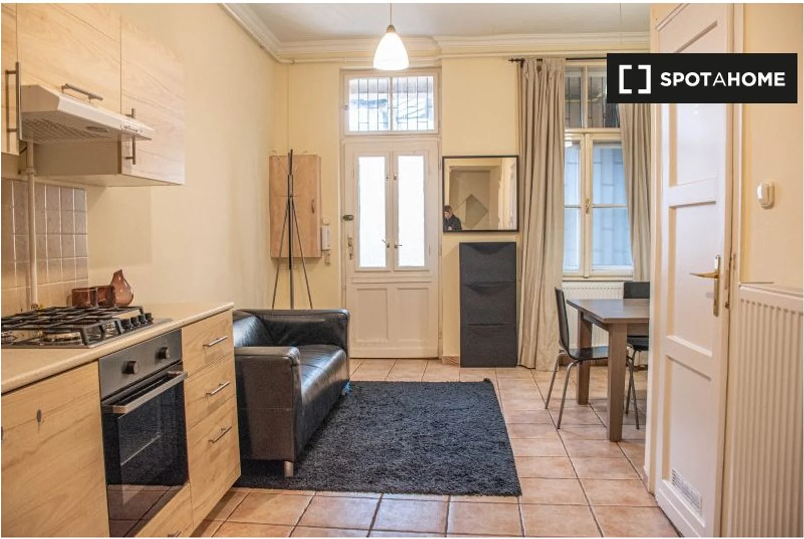 Budget-friendly student room close to campus in 