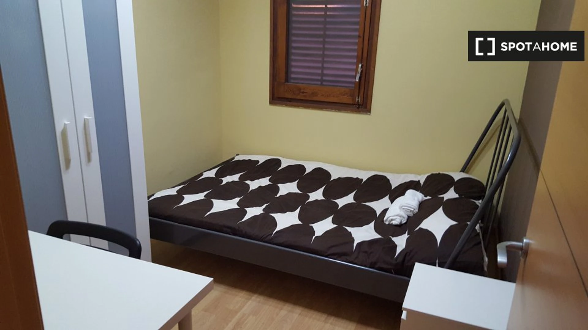 Chambre à louer avec lit double Mataró