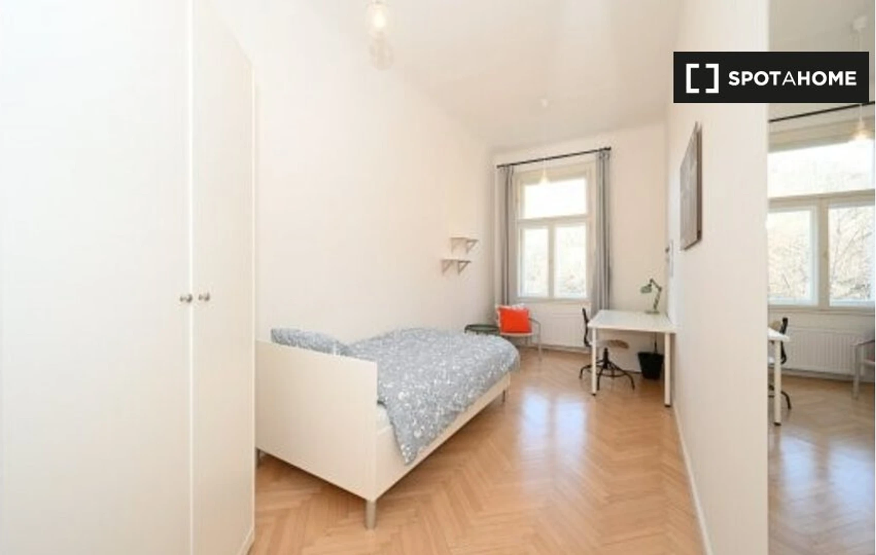 Quarto para alugar com cama de casal em Praga