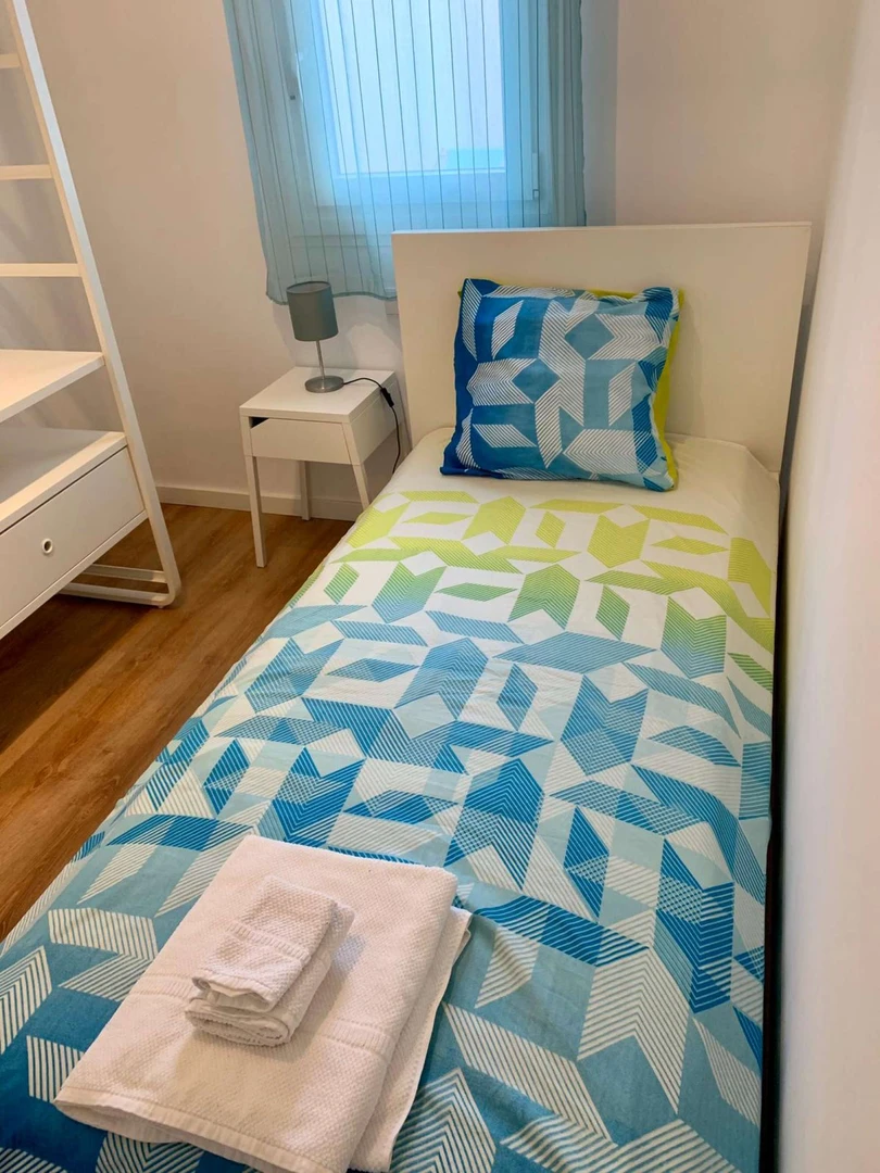 Pokój do wynajęcia z podwójnym łóżkiem w Palma De Mallorca