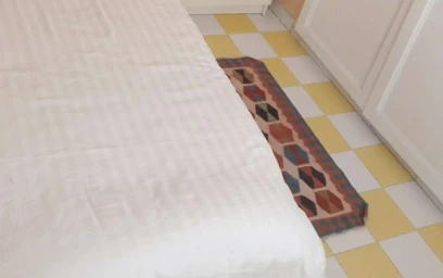 Bright private room in {area}