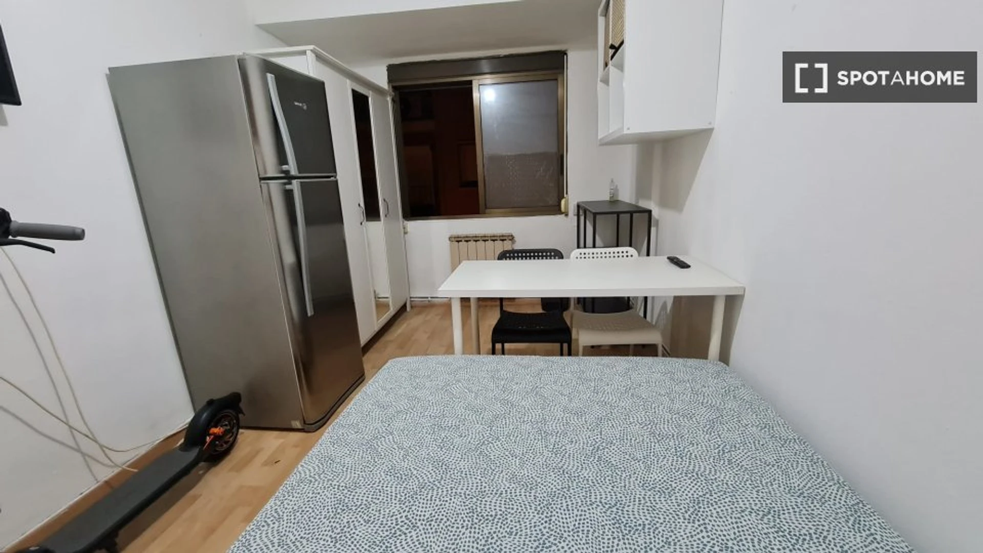 Zaragoza de ortak bir dairede kiralık oda