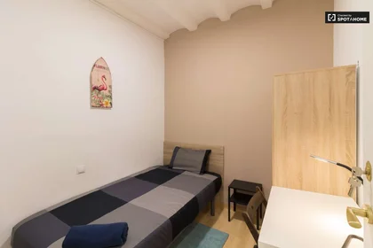 Private room at Carrer de la Lluna, image 1 of 19