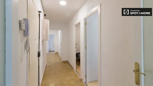 Private room at Carrer de la Lluna, image 11 of 19