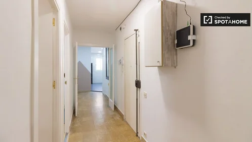 Private room at Carrer de la Lluna, image 12 of 19