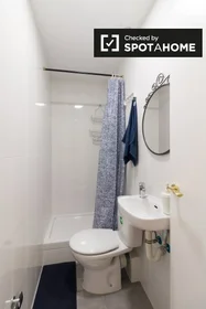 Private room at Carrer de la Lluna, image 15 of 19