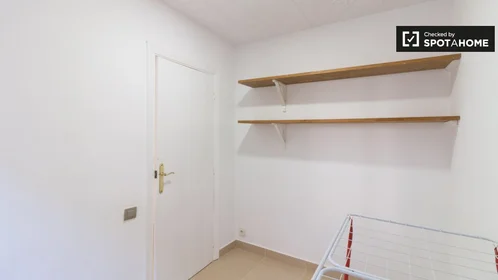 Private room at Carrer de la Lluna, image 18 of 19