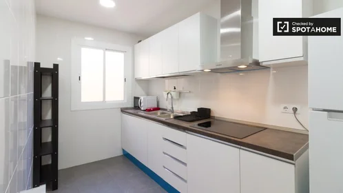 Private room at Carrer de la Lluna, image 9 of 19