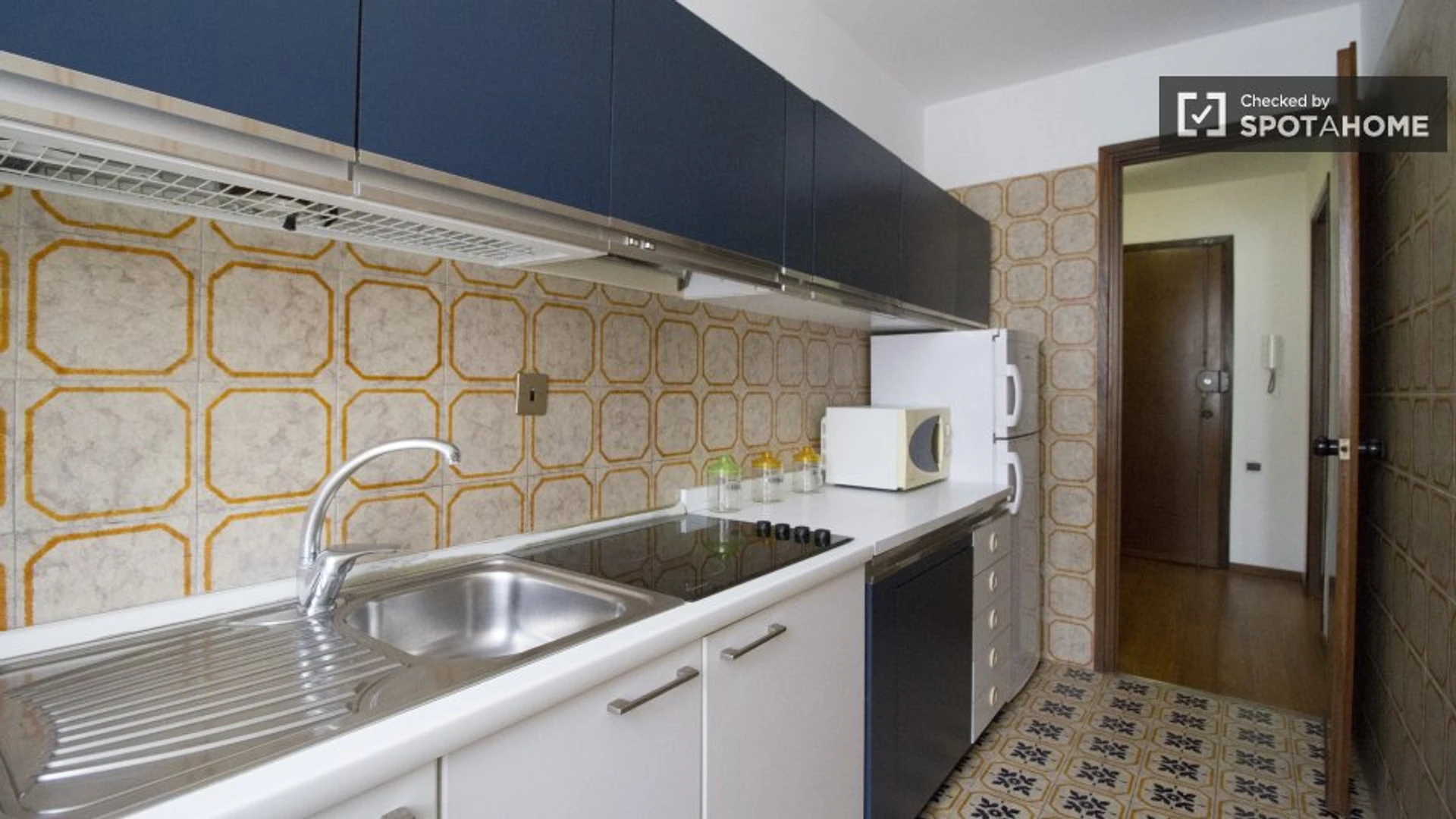Accommodation with 3 bedrooms in Turin