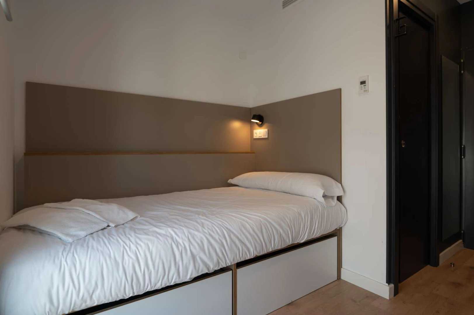 Málaga de ortak bir dairede kiralık oda