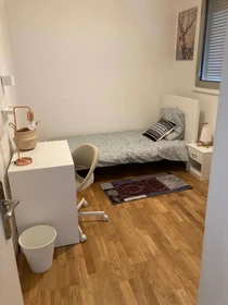 Helles Privatzimmer in Cergy