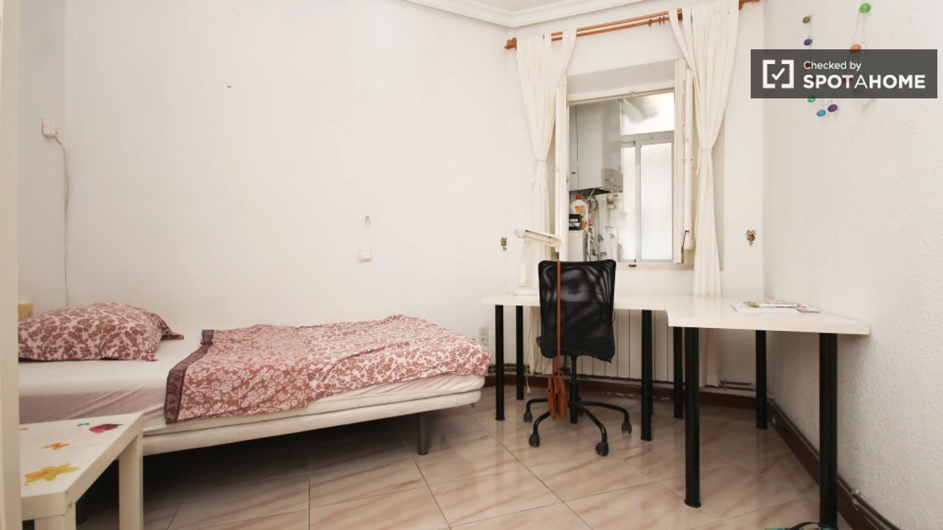 Room for rent with double bed Granada