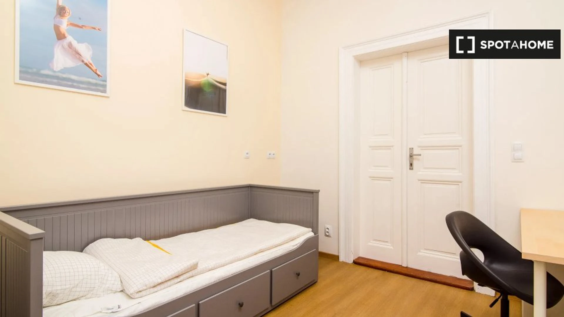 Room for rent in a shared flat in Prague