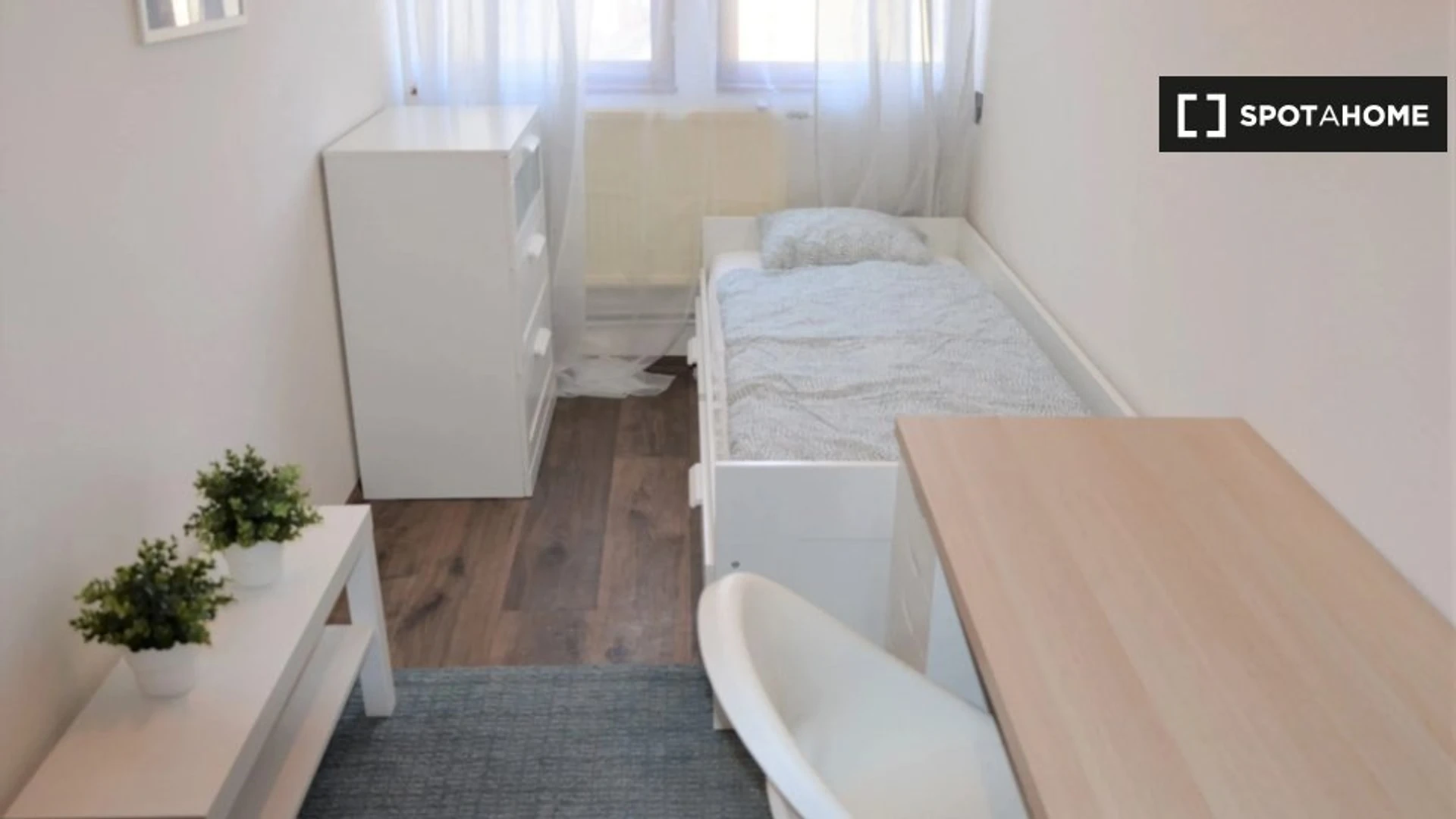 Quarto para alugar num apartamento partilhado em Praga