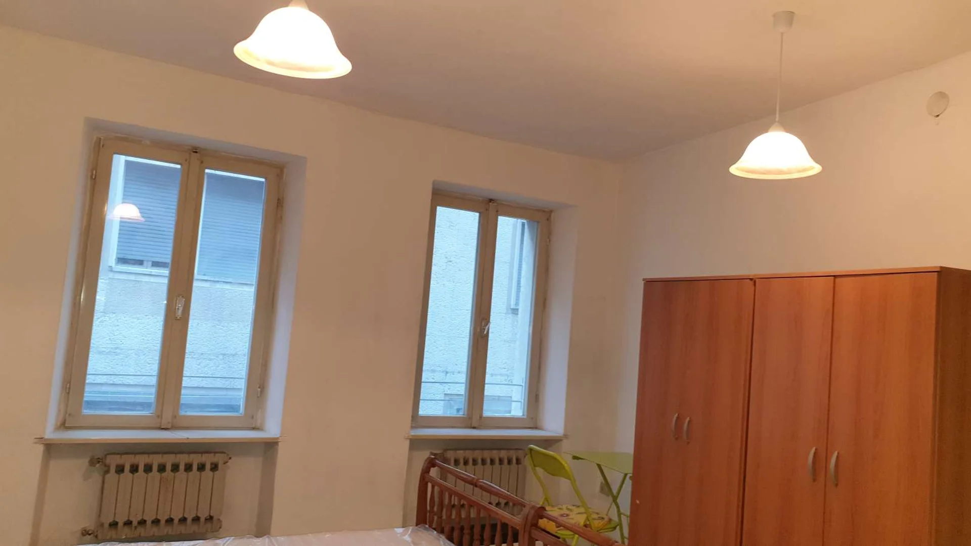 Chambre confortable pour étudiants disponible dans 