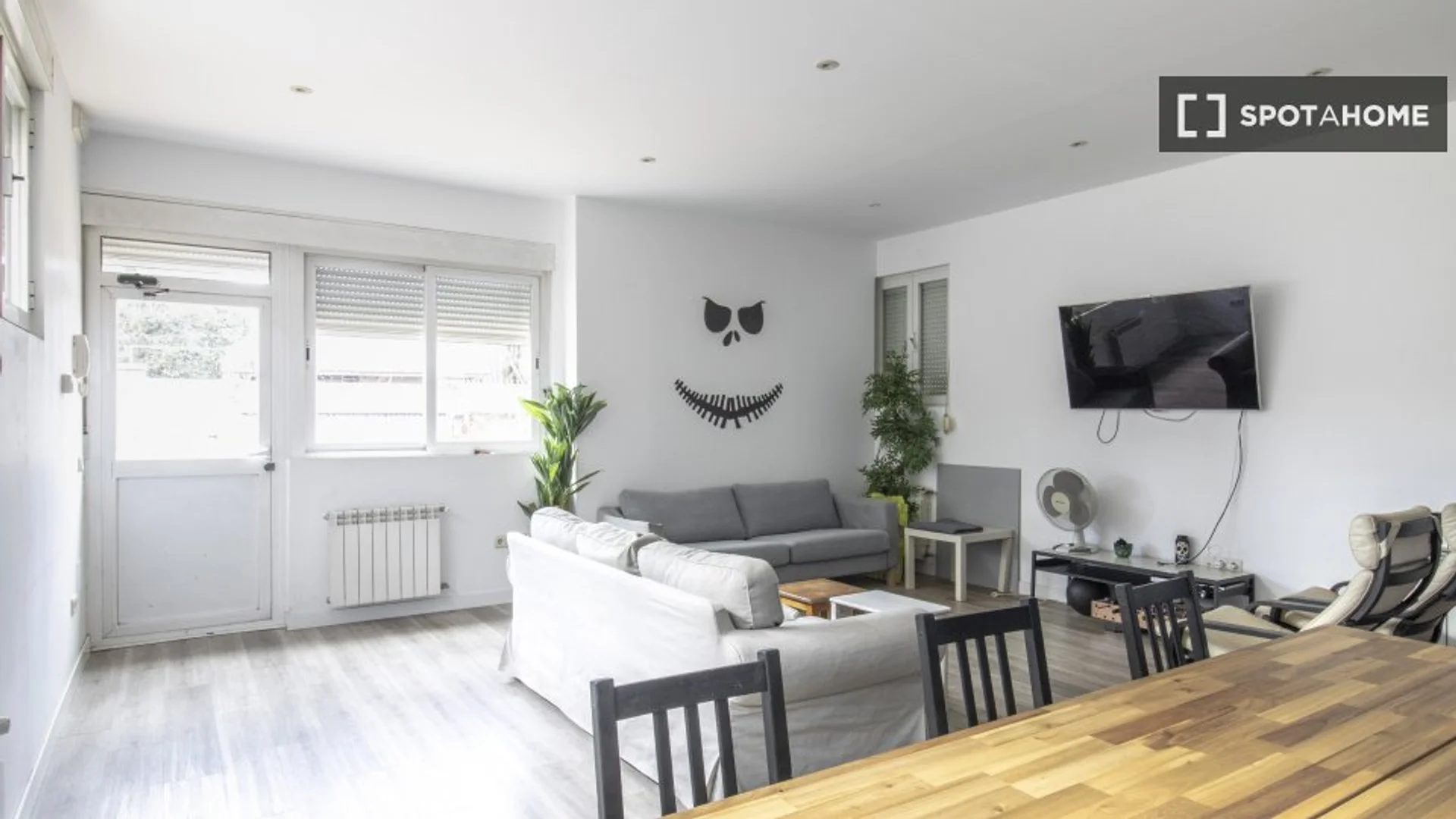 Quarto para alugar em apartamento de estudantes em , totalmente mobilado