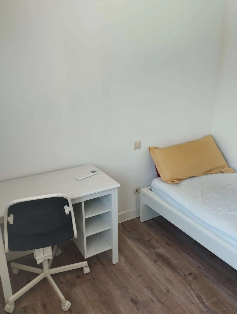 Zimmer mit Doppelbett zu vermieten Pozuelo De Alarcón