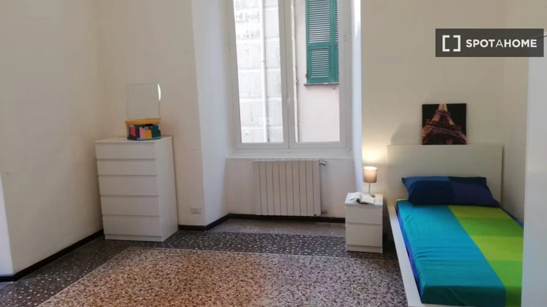 Chambre à louer dans un appartement en colocation à Gênes