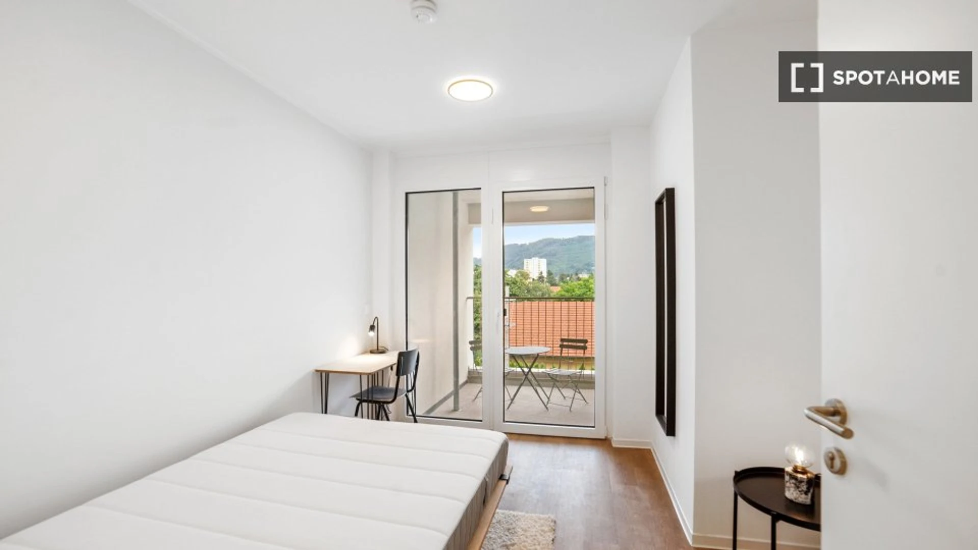 Zimmer mit Doppelbett zu vermieten Graz