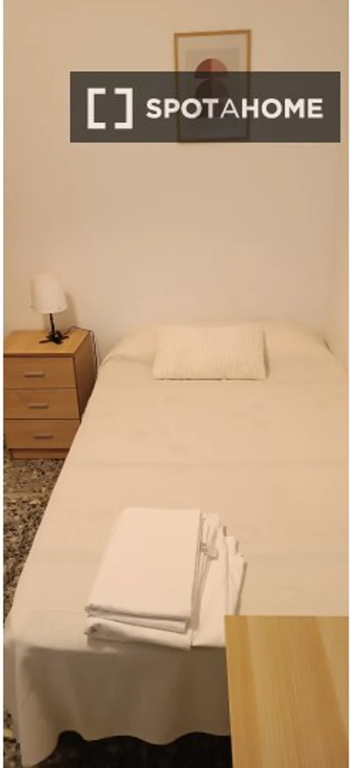 Pokój do wynajęcia z podwójnym łóżkiem w San Vicente Del Raspeig