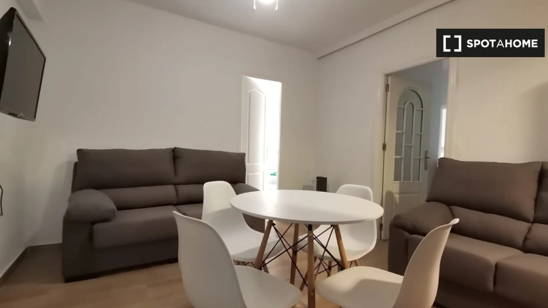 Quarto para alugar num apartamento partilhado em Córdova