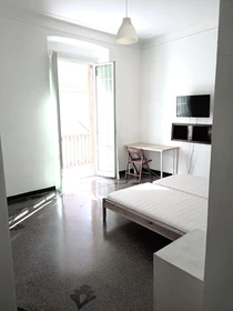 Zimmer mit Doppelbett zu vermieten Genova