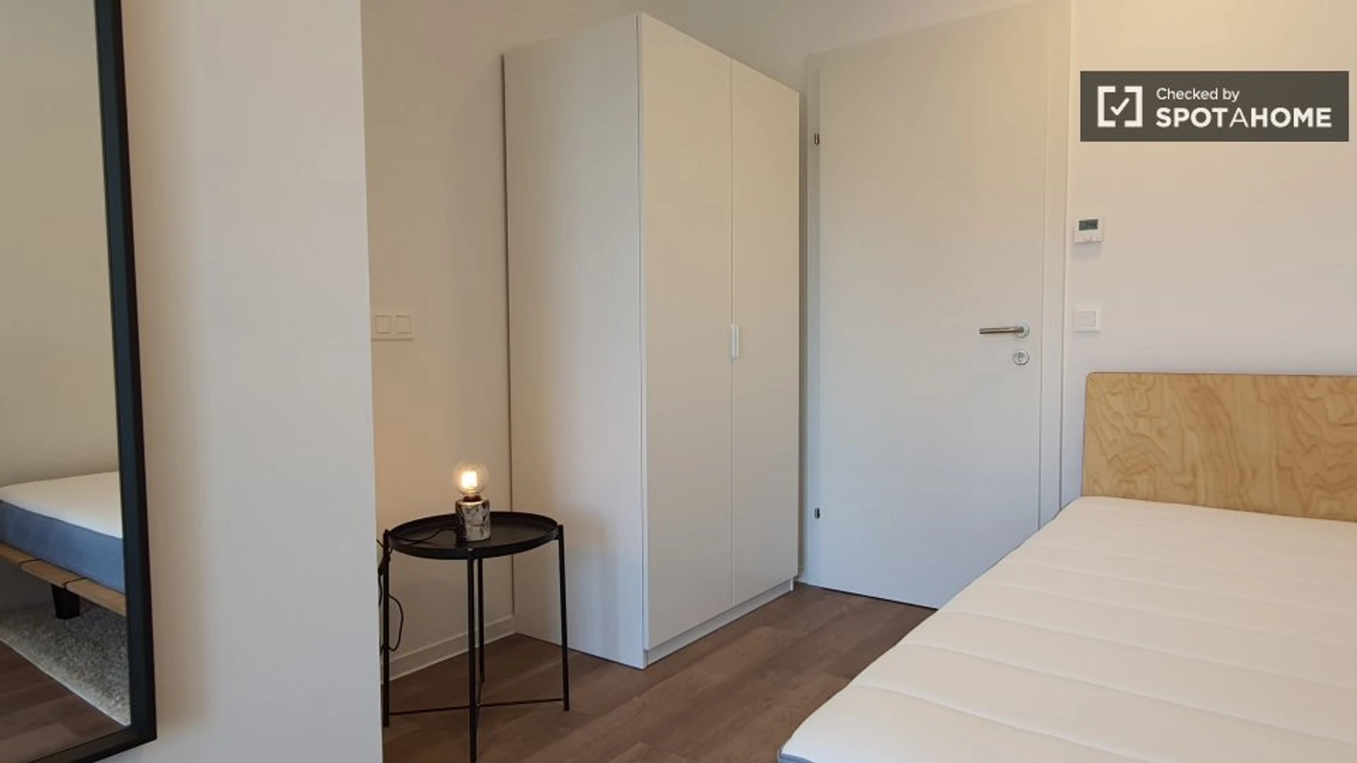 Bright private room in Graz