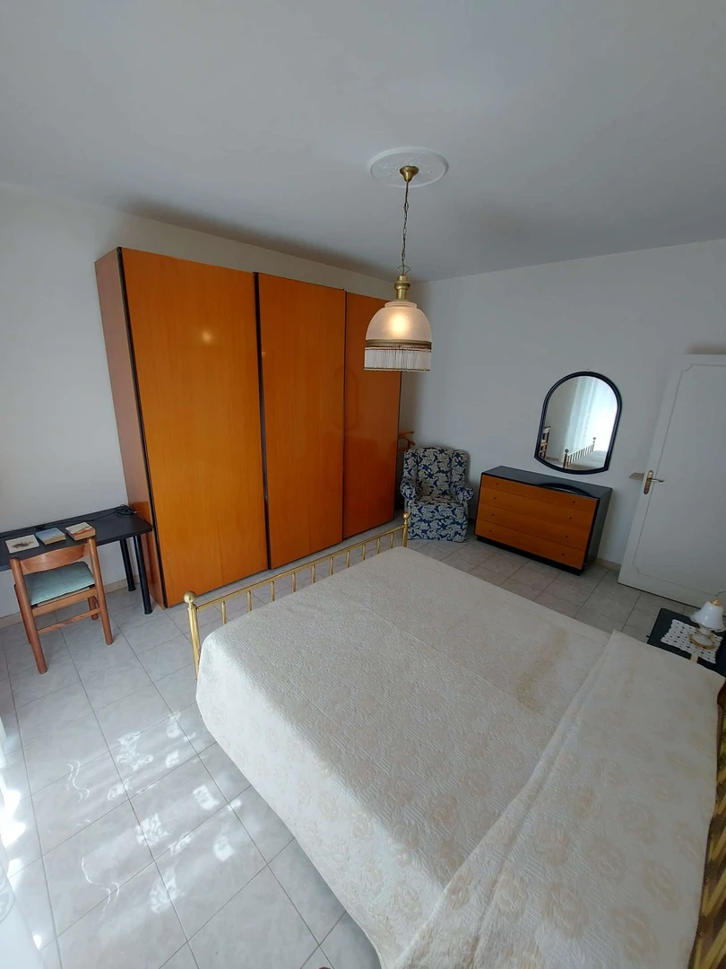 Pokój do wynajęcia z podwójnym łóżkiem w Perugia