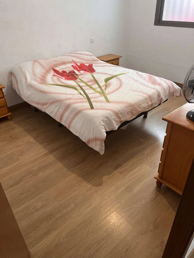 Zimmer mit Doppelbett zu vermieten Fuenlabrada