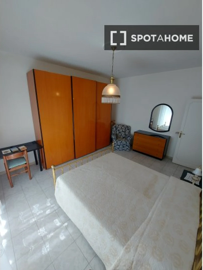 Bright private room in Perugia