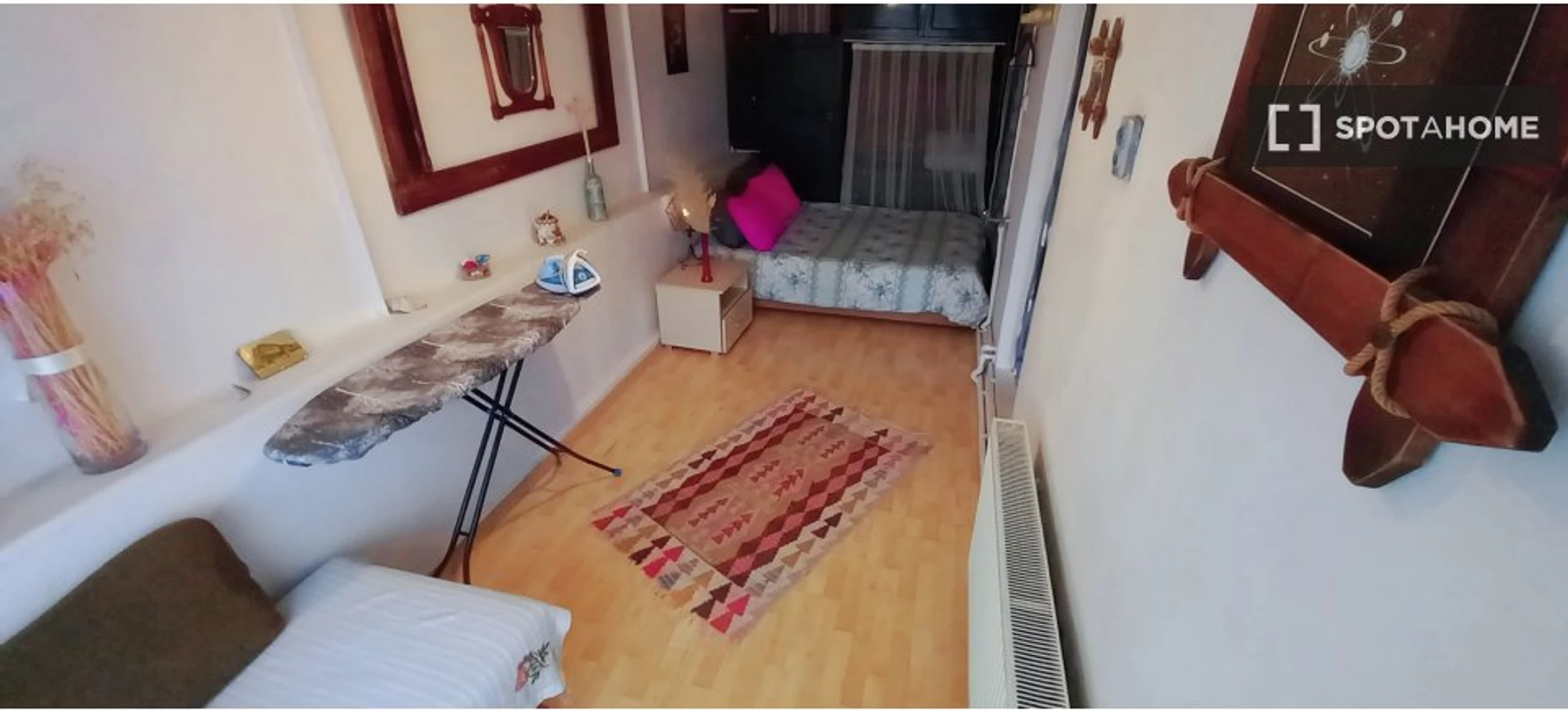 Room for rent in a shared flat in Istanbul