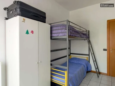 Quarto para alugar ao mês em Milano