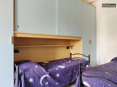 Quarto para alugar com cama de casal em Milano