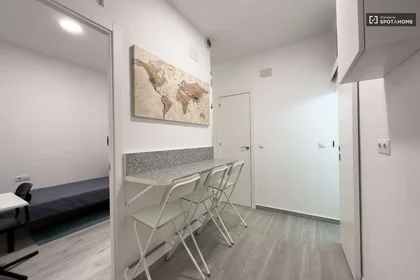 Private room at Carrer de Corretger, image 1 of 19