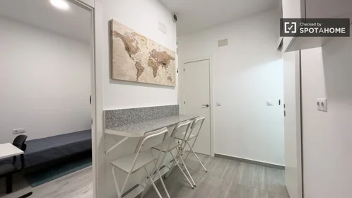 Private room at Carrer de Corretger, image 2 of 19