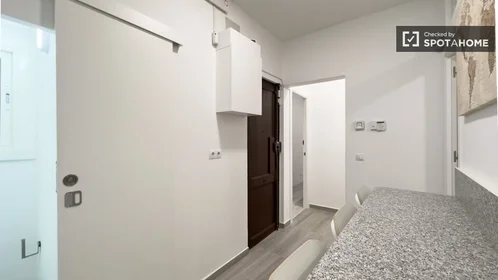 Private room at Carrer de Corretger, image 14 of 19