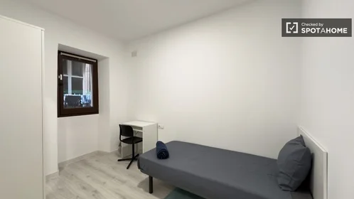Private room at Carrer de Corretger, image 18 of 19