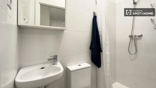 Private room at Carrer de Corretger, image 7 of 19