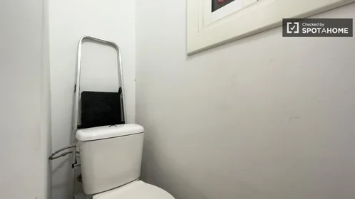 Private room at Carrer de Corretger, image 8 of 19