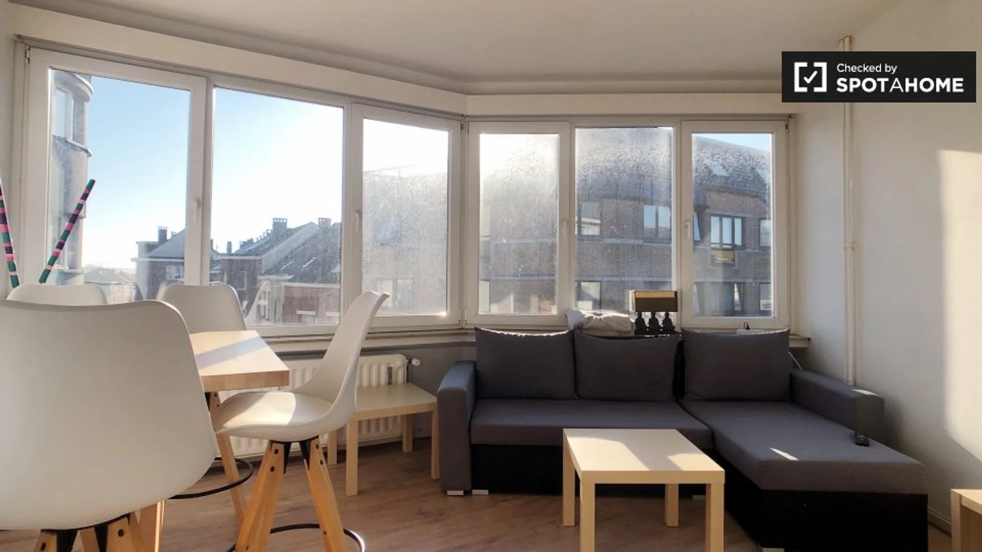 Comfortable and spacious student room in 
