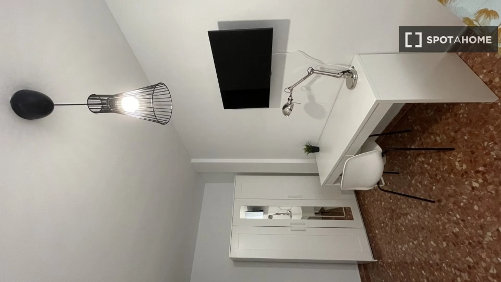 Habitación asequible para estudiantes con buena iluminación en 
